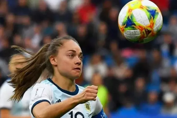 Estefanía Banini vuelve a la Selección Argentina luego de 2 años y 9 meses | Foto: NA-AFP (Damien Meyer)