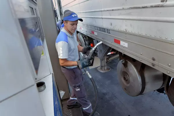 YPF anunció que garantiza el abastecimiento para mayoristas
