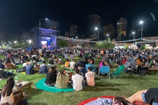 Última noche de gastronomía y música en el Empedrado