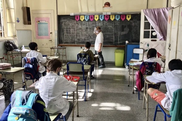 El barbijo ya no será obligatorio en las escuelas de la Ciudad