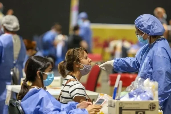 141 nuevos casos y 133 muertes