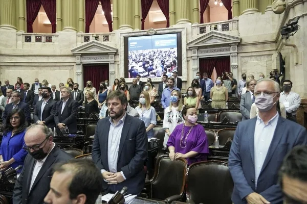 No se sabe cómo se expresará con el acuerdo a renuncia de Máximo Kirchner como presidente del bloque de diputados del Frente de Todos .