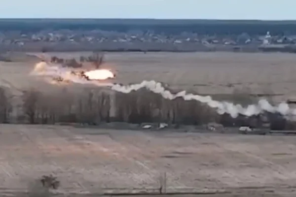 Militares ucranianos derribaron un helicóptero ruso que quiso invadir su país