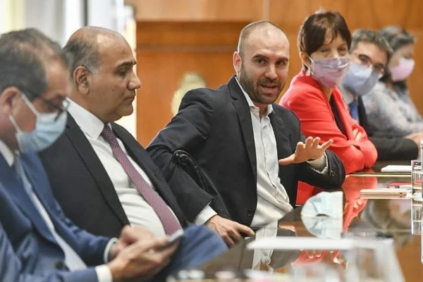 Martín Guzmán reunió a funcionarios nacionales en la previa de su exposición en el Congreso