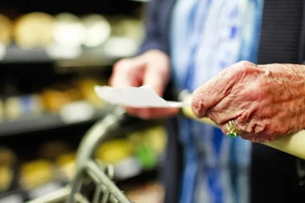 Jubilados cobran un plus para alimentos
