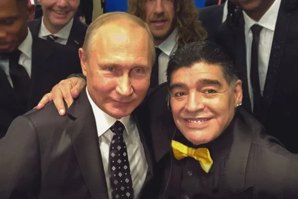 Diego Armando Maradona junto a Vladimir Putin.