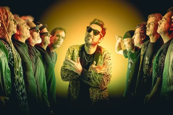'Oro' es el nuevo single de Los Auténticos Decadentes junto a Bronco