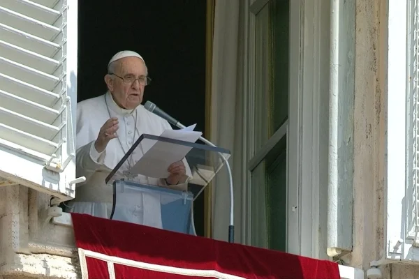 El Papa Francisco manifestó que la Santa Sede "está dipuesta a hacer de todo" por la paz.