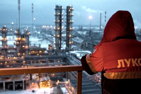 Zelensky pide que las potencias occidentales renuncien al crudo y a los productos derivados del petróleo provenientes de Rusia.
