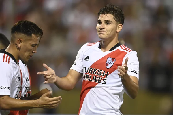 Julián Álvarez y el festejo del segundo gol para River