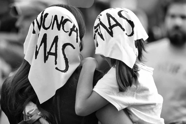 Será a las 9 horas.
