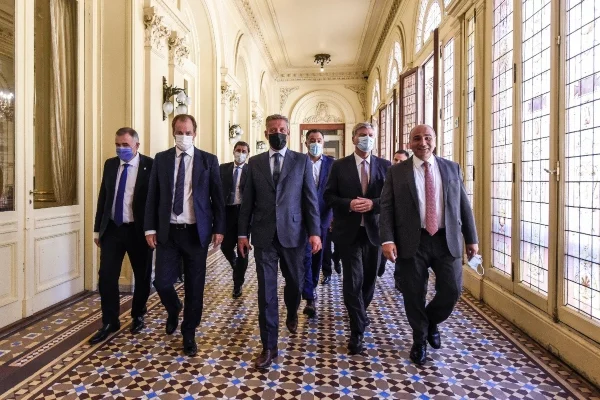 Los gobernadores dieron su respaldo al acuerdo con el FMI durante sus exposiciones en el Congreso.