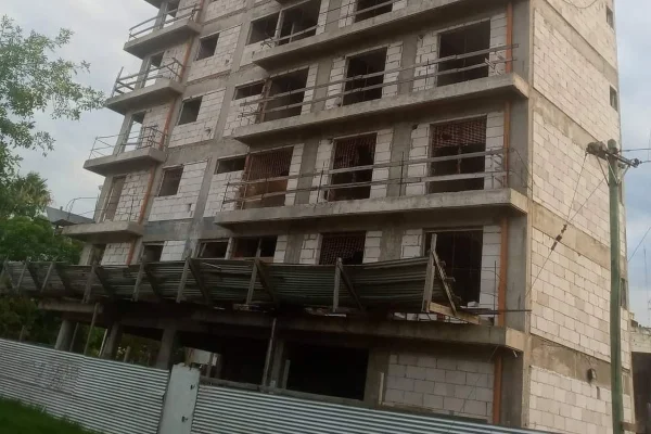 Concejales piden informe sobre el estado del edificio en Joyce y Avda. San Martín
