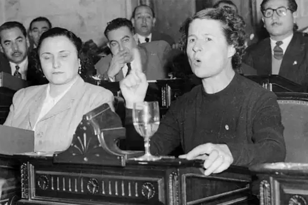 Verdaderas pioneras, las mujeres que asumieron sus bancas el 25 de abril de 1952 rápidamente hicieron oír sus voces. (Foto: BCN)