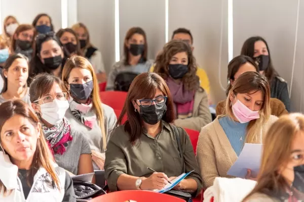 Estas capacitaciones están organizadas por la Secretaría de Salud y Familia con el apoyo del Consejo Escolar