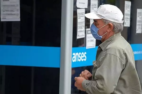 El lapidario informe del FMI que apunta contra las jubilaciones en Argentina