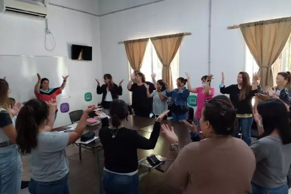 omenzó el taller municipal de lengua de señas