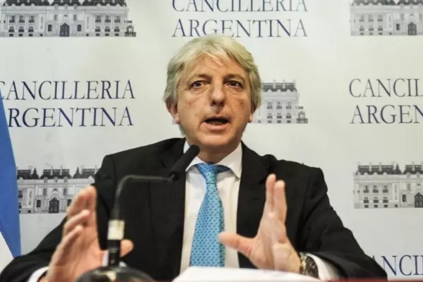 Investigan si el ex vicecanciller de Macri estaba borracho cuando firmó un acuerdo con Londres por Malvinas