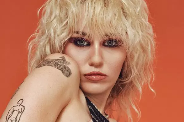 Miley Cyrus estrena su primer álbum en vivo