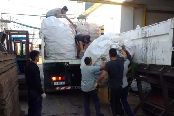 1.250 kilos de ecobotellas viajaron a la planta recicladora