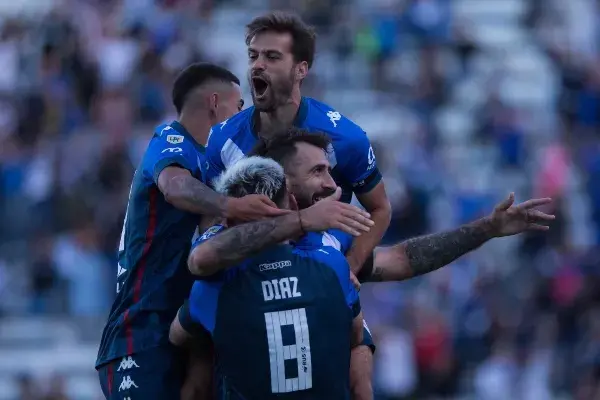 Vélez Sarsfield consiguió una valiosa victoria ante un desconocido Lanús por 3 a 1