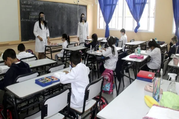 El ministro Jaime Perczyk anunció hoy que propondrá que las escuelas primarias de todo el país tengan una hora más de clase por día