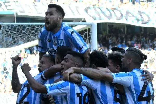 Racing goleó a Sarmiento en Avellaneda