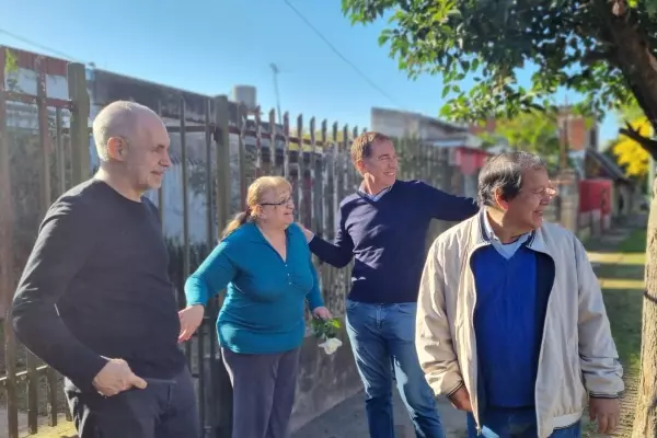 Más tarde Larreta se trasladó a Gonzalez Catán para visitar una cooperativa y recorrer el barrio.