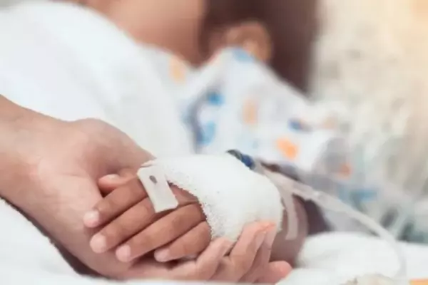 The Lancet publicó un estudio que vincula la hepatitis aguda grave en niños con el coronavirus.