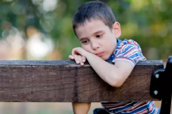 La mayoría de los seres humanos se infecta antes de los 5 años.
