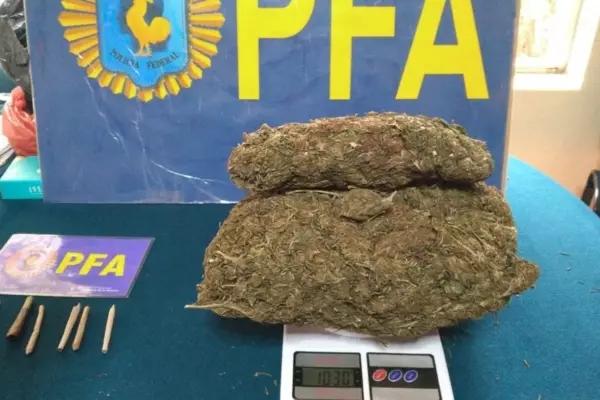 Alumnos tenían un kilo de marihuana escondido en un locker del colegio