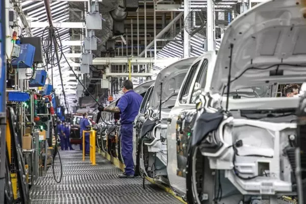 La producción nacional de vehículos durante abril fue de 43.826 unidades