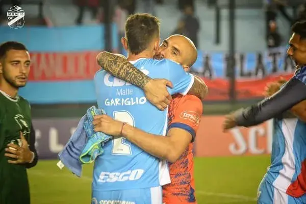 Arsenal derrotó a Colón 2 a 0