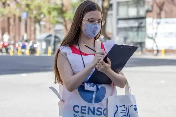 Censo 2022: ¿Cómo distinguir a los censistas acreditados por el Indec?