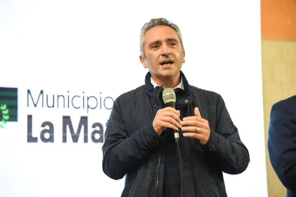 El Cuervo Larroque acusó a Alberto Fernández de desgastar "la figura de Cristina"