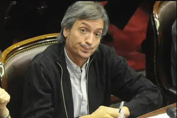 Máximo Kirchner busca adelantar el pago de los aumentos de sueldo