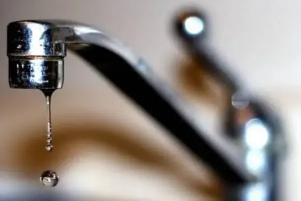 Trabajos de mantenimiento en el servicio de agua potable en la zona norte de la ciudad