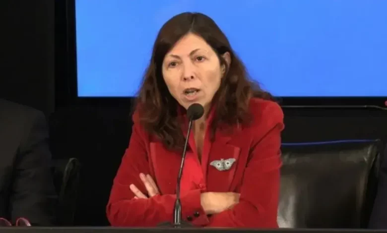 El Gobierno toma dos medidas que buscan contener la disparada del dólar
