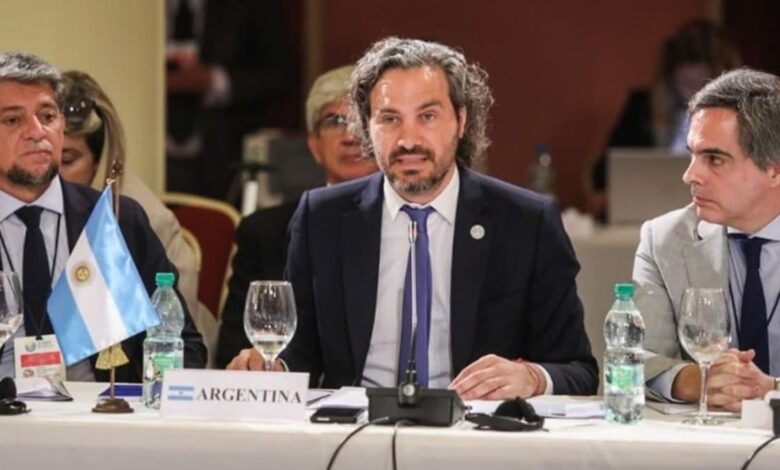 "Vemos con preocupación que se emprende un camino que parece ser unilateral", expresó el canciller argentino en Montevideo.