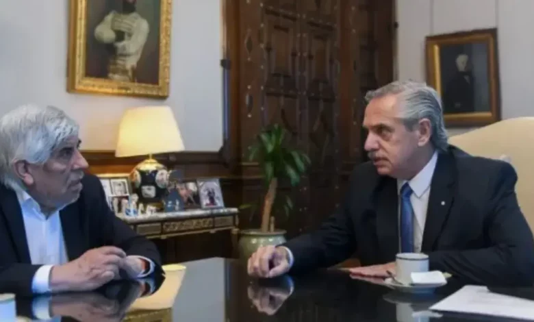 Fernández recibió a Hugo Moyano y le ratificó su voluntad de seguir "creando empleo registrado"