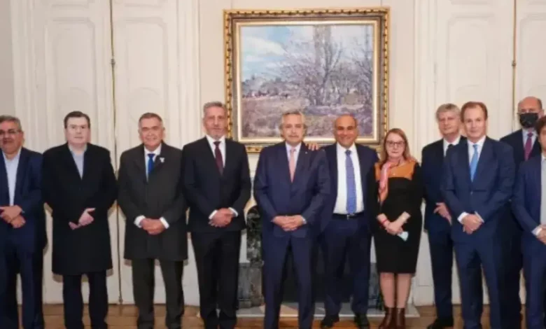 El Presidente convocó para mañana a gobernadores para sentar posiciones respecto del fallo de la Corte sobre la coparticipación