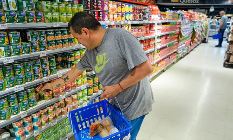 El costo de la canasta básica subió 4,4% y una familia necesitó $145.947 para no ser pobre