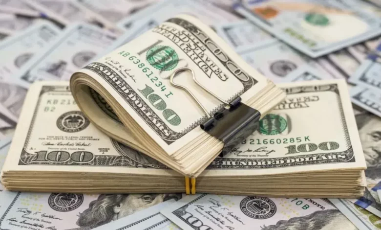 Dólar hoy: la cotización paralela cerró en $355 para la venta