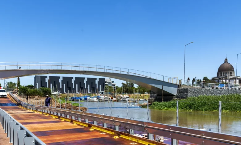 Inauguran el puente flotante que permitirá llegar a las playas nicoleñas en vehículos particulares