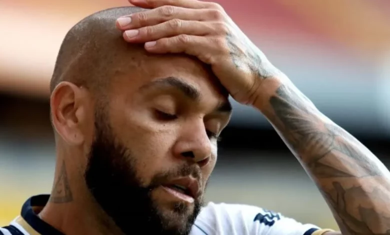Dani Alves fue despedido de Pumas, después de ser detenido por agresión sexual contra una joven.