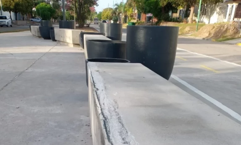 Ramallo: rompen los bancos del Paseo Saludable de Av. Mitre