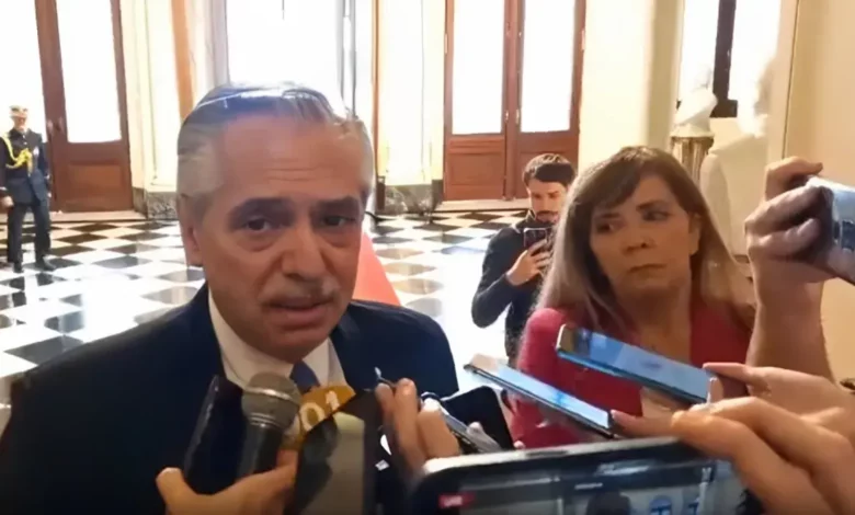 El presidente Alberto Fernández desmiente estar molesto por no ser invitado al acto en Plaza de Mayo por los 20 años de la asunción de Néstor Kirchner.