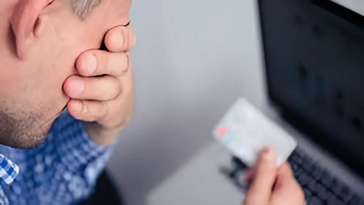 Investigación policial en San Nicolás por estafa con tarjeta de crédito. Compras fraudulentas de $186.000 pesos y $1.75 dólares