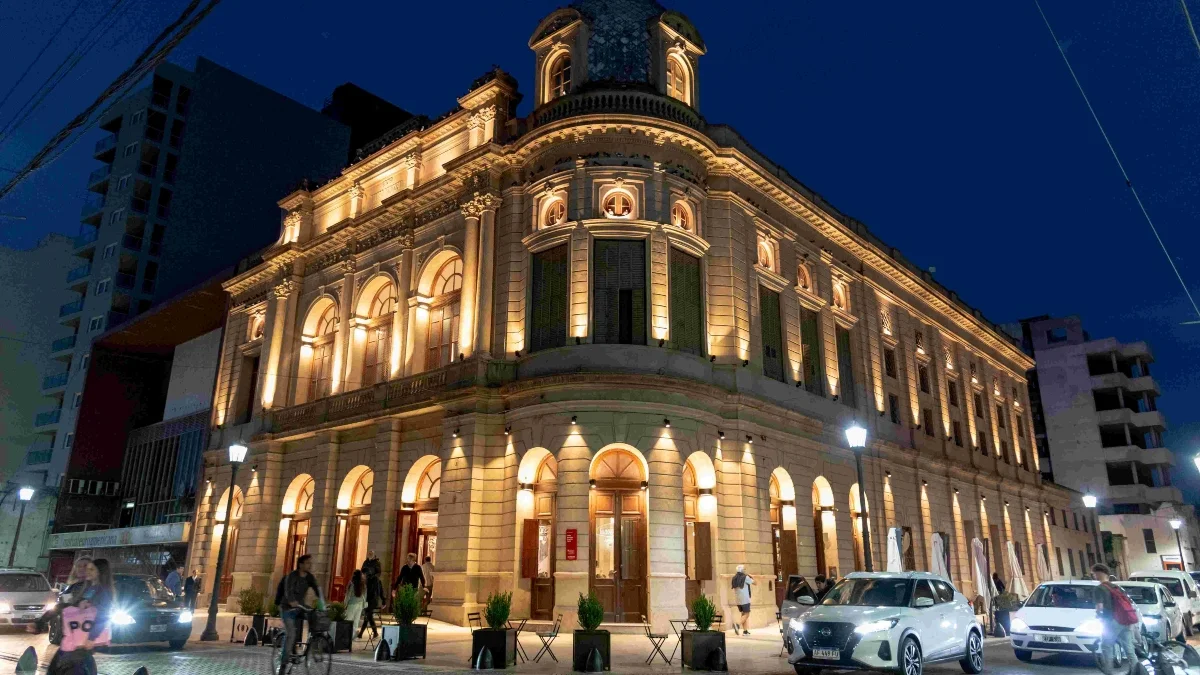 ¡Descubre los imperdibles espectáculos de junio en el Teatro San Nicolás! Disfruta de emocionantes obras y actuaciones que te cautivarán. ¡No te pierdas las increíbles propuestas del mes!