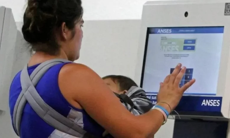 ANSES ha fijado nuevos montos para las asignaciones familiares, con un aumento del 20,92%. Conoce los cambios y montos actualizados.